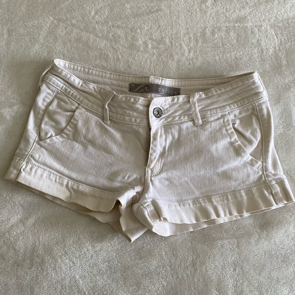 Refuge White Jean Shorts - Picture 2 of 4